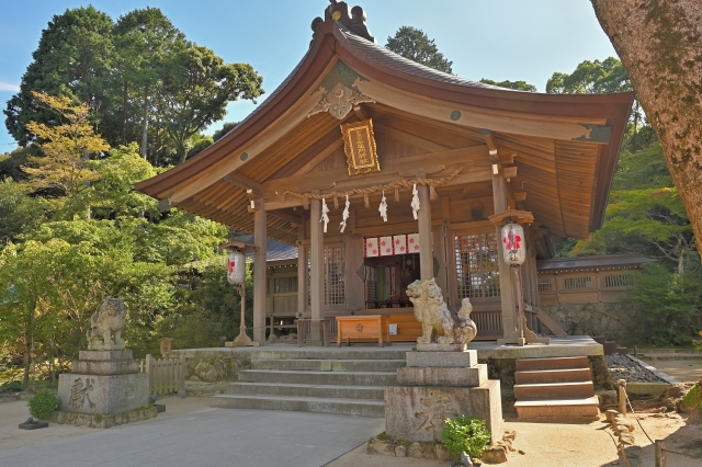 縁結びで有名な神社に行く