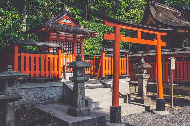 雨の日の参拝は縁結びに効果的！良縁を引き寄せるおすすめの神社をご紹介